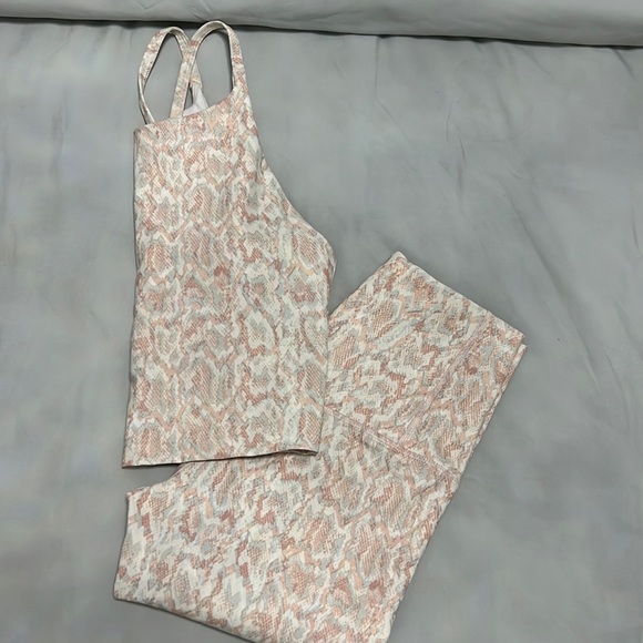 Old Navy Workout Set - Picture 1 of 3